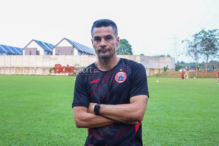 Pelatih Persija Jakarta, Carlos Pena, saat ditemui awak media di Nirwana Park, Sawangan, Jawa Barat, 21 Agustus 2024.