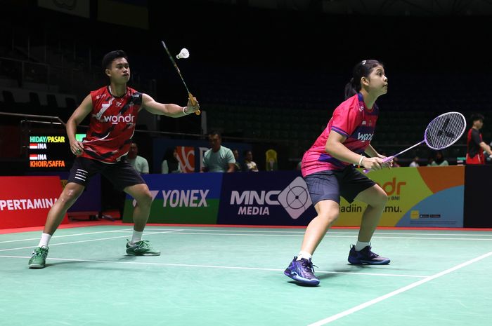 Pasangan ganda campuran Indonesia, Jafar Hidayatullah/Felisha Alberta Nathaniel Pasaribu, pada babak 32 besar Indonesia International Challenge 2024 di GOR Remaja Pekanbaru, Rabu (21/8/2024).