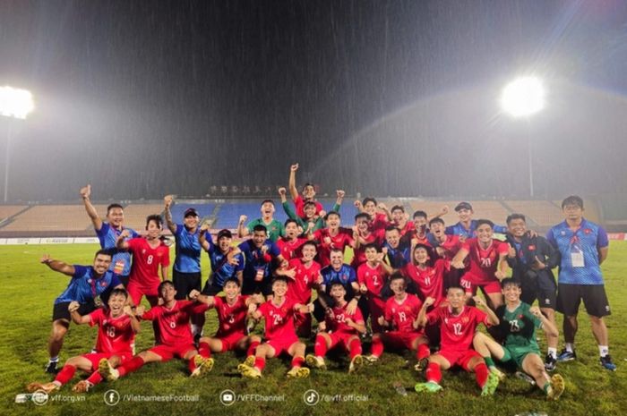 Timnas U-16 Vietnam berhasil menjadi runner-up dalam turnamen persahabatan usai mengalahkan Timnas U-16 Jepang dengan skor 1-0.