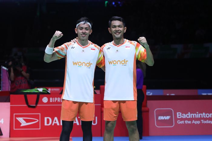 Ganda putra Indonesia, Fajar Alfian/Muhammad Rian Ardianto, berpose usai meraih kemenangan pada babak 16 besar Japan Open 2024 di Yokohama Arena, Kanagawa, Kamis, 22 Agustus 2024