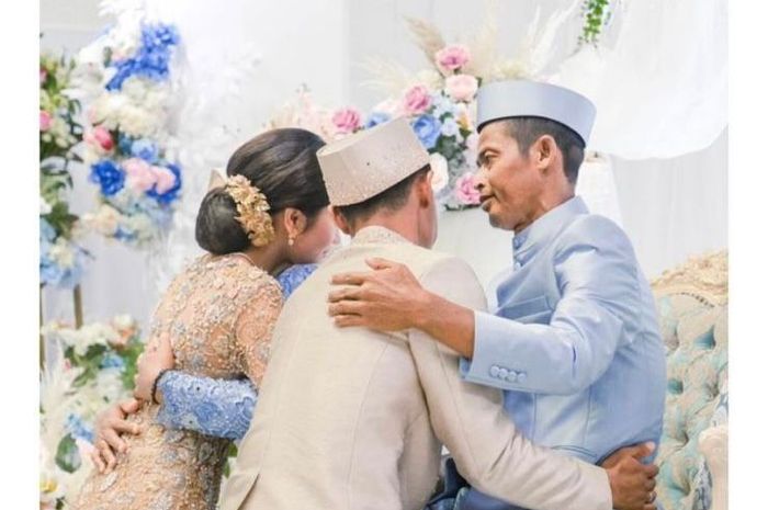 Bek timnas Indonesia, Pratama Arhan, mengupload foto pernikahan dengan Azizah Salsha