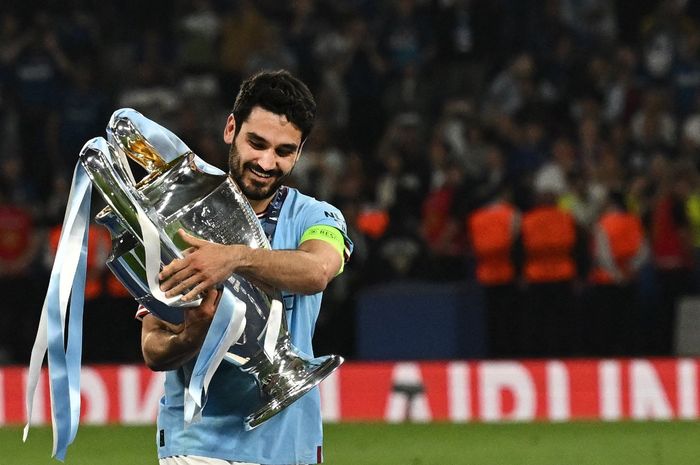 Ilkay Guendogan saat merayakan gelar Liga Champions 2022-2023 usai Man City kalahkan Inter Milan pada final di Istanbul (10/6/2023). Setelah 424 hari memperkuat Barcelona, Guendogan resmi pulang ke Man City.