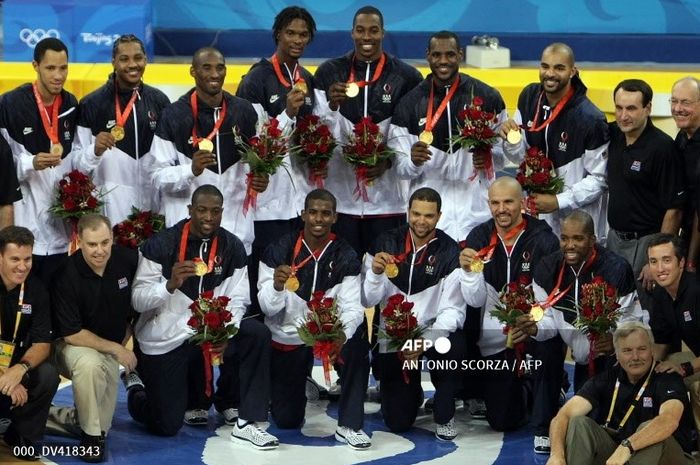 Timnas bola basket Amerika Serikat meraih medali emas Olimpiade 2008, 24 Agustus 2008 di Beijing, China, setelah hanya finis di peringkat 3 pada Olimpiade 2004.