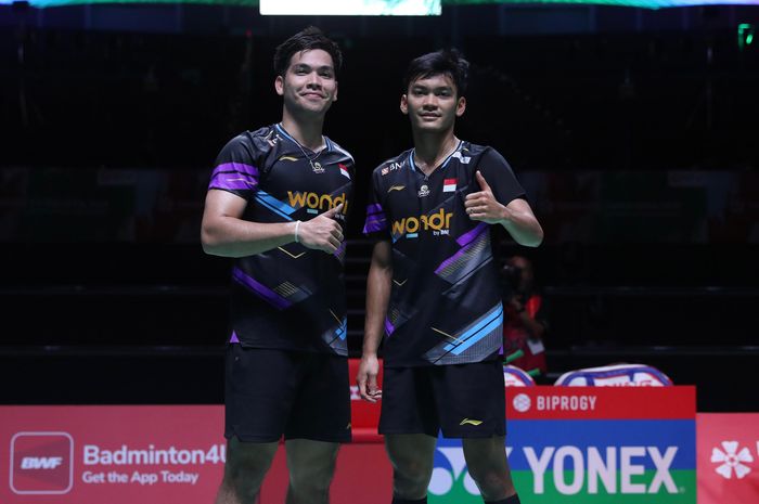 Selebrasi Muhammad Shohibul Fikri/Daniel Marthin setelah pastikan diri lolos ke semifinal Japan Open 2024 berkat kemenangan babak delapan besar di Yokohama Arena, Jepang, Jumat (23/8/2024).