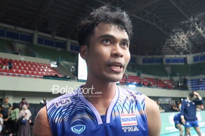 Outside hitter tim nasional voli Thailand, Anurak Phanram, saat diwawancarai setelah pertandingan melawan Vietnam pada leg kedua SEA V League 2024 di Yogyakarta, 23 Agustus 2024. 