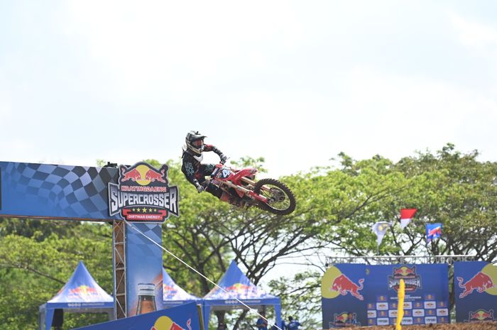 Kratingdaeng Supercrosser 2024.