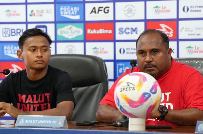 Pelatih Malut United, Imran Nahumarury, dan bek Firman Ramadhan dalam jumpa pers menjelang melawan Persik di Liga 1, Sabtu (24/8/2024) di Stadion Brawijaya, Kediri.