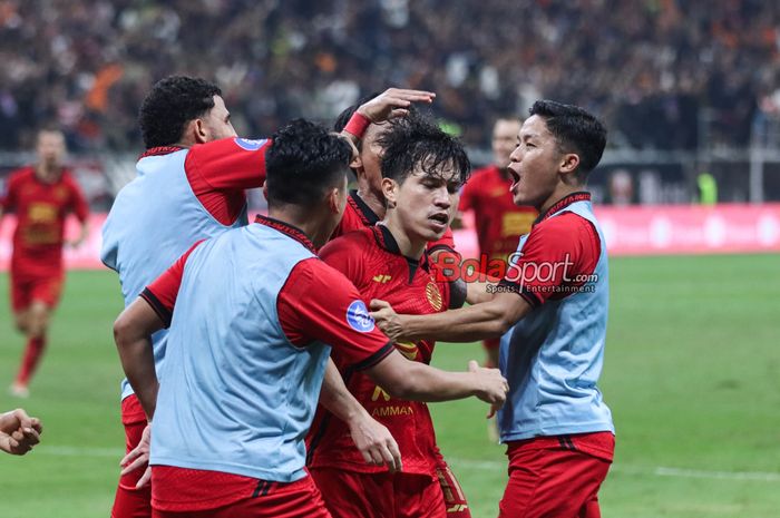 Ryo Matsumura sedang melakukan selebrasi seusai mencetak gol dalam laga pekan ketiga Liga 1 2024 antara Persija Jakarta versus Persis Solo di Jakarta International Stadium, Jakarta Utara, Sabtu (24/8/2024) malam.