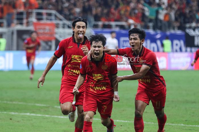 Ryo Matsumura sedang melakukan selebrasi seusai mencetak gol dalam laga pekan ketiga Liga 1 2024 antara Persija Jakarta versus Persis Solo di Jakarta International Stadium, Jakarta Utara, Sabtu (24/8/2024) malam.