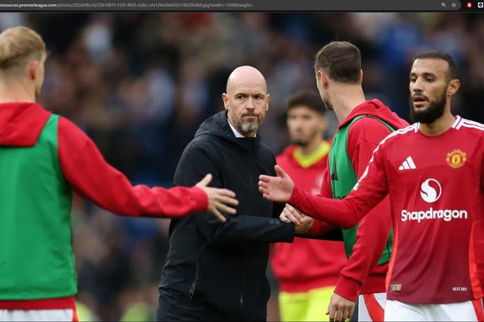 Erik ten Hag sudah melakukan satu kesalahan yang membuat Manchester United akhirnya kalah dari Brighton and Hove Albion karena gol telat.