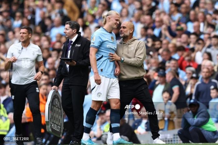 Pelatih Manchester City, Pep Guardiola, menyebut statistik Erling Haaland konyol karena strikernya itu mencetak terlalu banyak gol. 