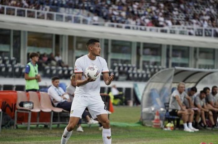 Jay Idzez melakoni debut di Liga Italia bersama Venezia.