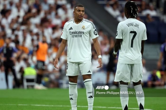 Momen percakapan antara Kylian Mbappe dan Vinicius Junior pada laga antara Real Madrid dan Real Valladolid di Santiago Bernabeu.