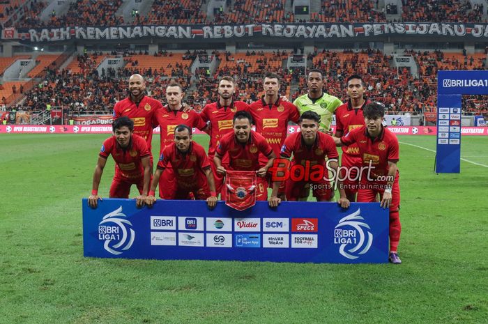 Skuat Persija Jakarta (skuad Persija Jakarta) sedang berfoto bersama di Jakarta International Stadium (JIS), Jakarta Utara.