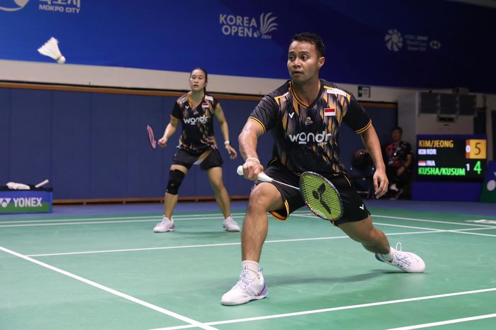 Ganda campuran Indonesia, Rehan Naufal Kusharjanto/Lisa Ayu Kusumawati, saat tampil pada babak kedua Korea Open 2024 di Mokpo Indoor Stadium, Seoul, Korea Selatan, 29 Agustus 2024.