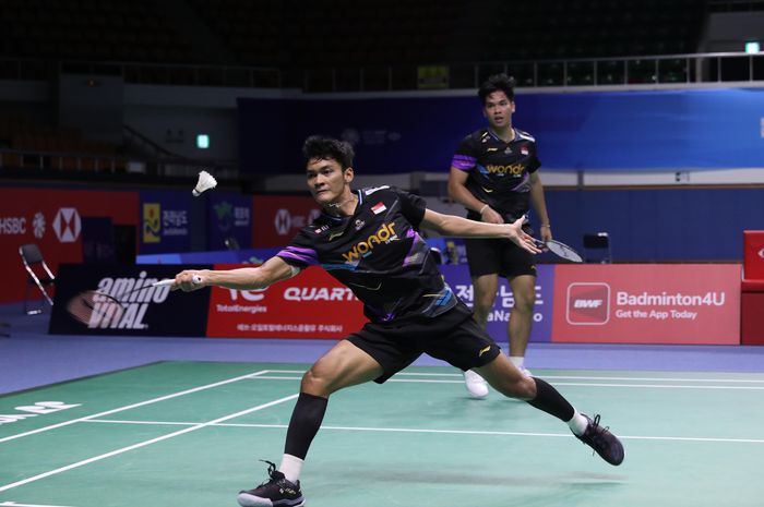 Pasangan ganda putra Indonesia, Muhammd Shohibul Fikri/Daniel Marthin saat tampil pada babak perempat final Korea Open 2024 di Mokpo Indoor Stadium, Mokpo, Korea Selatan, Jumat (30/8/2024).