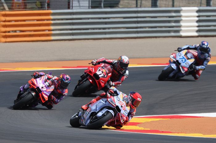 Pembalap Gresini Racing, Marc Marquez, memimpin sprint MotoGP Aragon di Motorland Aragon, Alcaniz, Spanyol, 31 Agustus 2024.