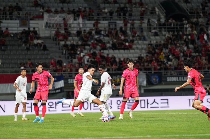 Suasana pertandingan antara Timnas U-20 Indonesia Vs Korea Selatan di laga terakhir Seoul Earth On Us Cup 2024 di Mokdong Stadium, Seoul, Minggu (1/9/2024).