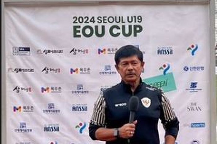 Pelatih timnas U-20 Indonesia, Indra Sjafri saat melakukan wawancara jelang lawan Korea Selatan di laga terakhir Seoul Earth On Us Cup 2024, Minggu (1/9/2024).