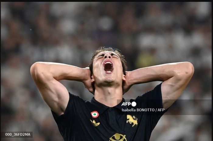 Reaksi pemain Juventus, Kenan Yildiz, saat gagal cetak gol ke gawang AS Roma pada duel Liga Italia di Allianz Stadium Turin (1/9/2024).