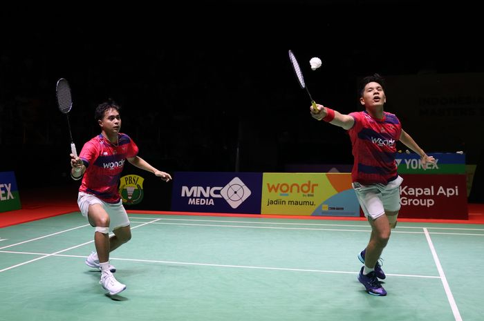 Pasangan ganda putra Indonesia, Rahmat Hidayat/Yeremia Erich Yoche Yacob Rambitan, pada final Indonesia Masters 2024 Super 100 di GOR Remaja, Pekanbaru, Riau, Minggu (1/9/2024).