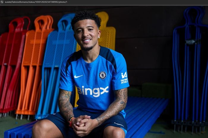 Winger Man United, Jadon Sancho, resmi pindah ke Chelsea, dengan kesepakatan peminjaman plus opsi pembelian permanen di akhir musim.