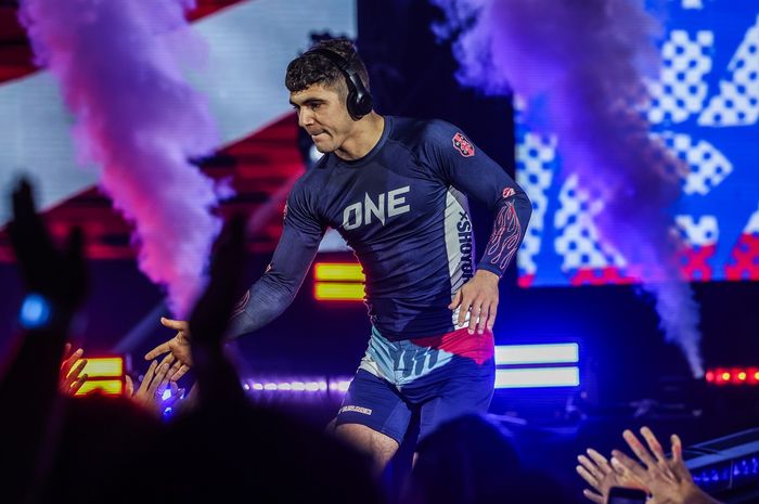 Setelah lawan aslinya yakni Kade Ruotolo cedera, Mikey Musumeci akan mempertahankan sabuk kelas terbang submission grappling miliknya dari tantangan Bebeto Oliveira di ONE 168: Denver, Sabtu (7/9/2024).