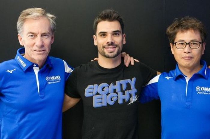 Miguel Oliveira (tengah) resmi direkrut tim satelit Yamaha, Pramac, untuk balapan pada MotoGP 2025-2026 dengan kontrak status pembalap pabrikan.