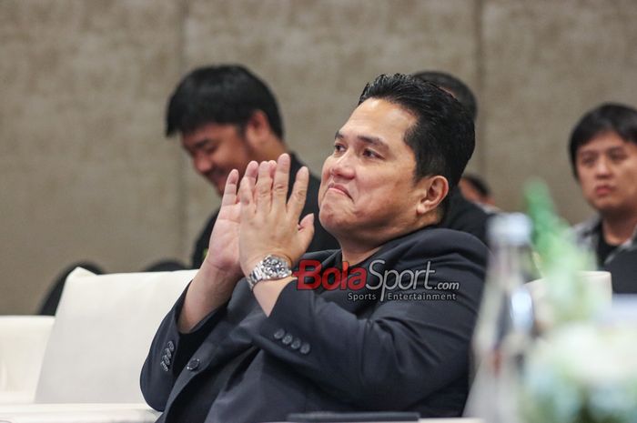 Ketua Umum PSSI, Erick Thohir, saat menghadiri sesi jumpa pers di Ayana Midplaza, Jakarta, Jumat (6/9/2024).