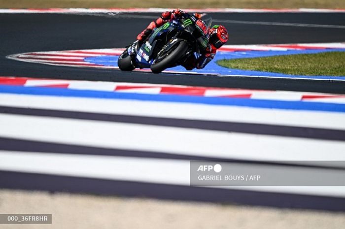 Pembalap Monster Energy Yamaha, Fabio Quartararo, saat beraksi di babak kualifikasi MotoGP San Marini 2024 di Sirkuit Misano, Italia, pada Sabtu (7/9/2024).