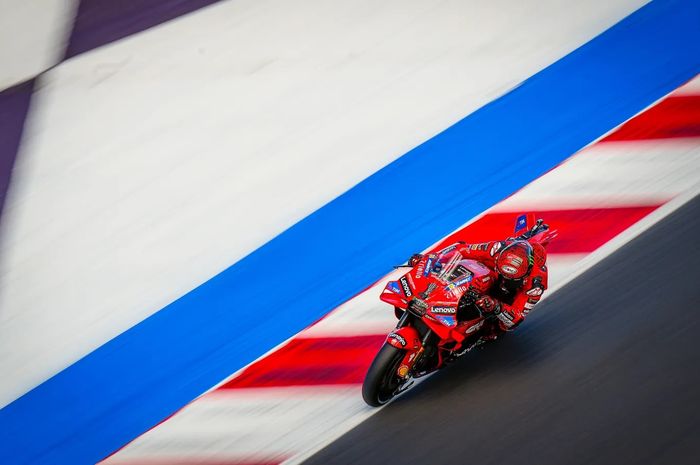 Pembalap Ducati Lenovo, Francesco Bagnaia, pada sesi practice MotoGP San Marino 2024, Jumat, 6 September 2024 