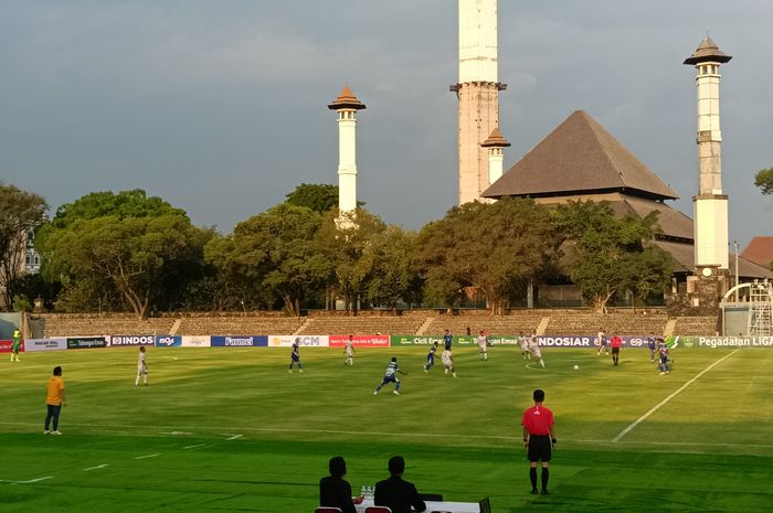 Adhyaksa Farmel FC menghadapi Persikas Kab Subang pada pekan pertama Liga 2 2024/25 di Stadion Sriwedari, Solo, pada Sabtu (7/9/2024) sore. 