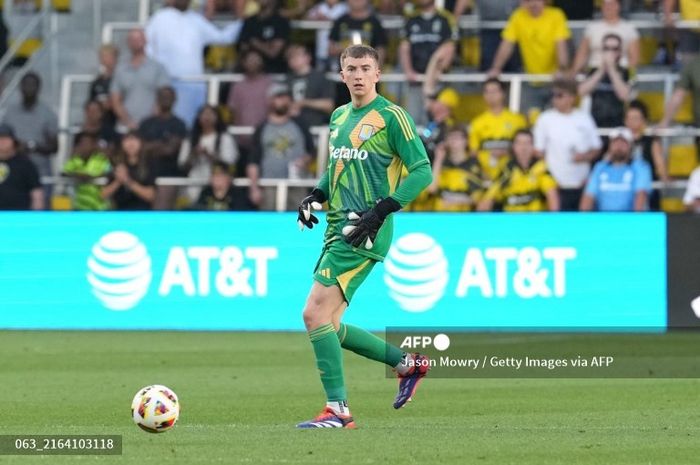 Joe Gauci dari Aston Villa beraksi melawan Columbus Crew di Lower.com Field pada 27 Juli 2024 di Columbus, Ohio.   