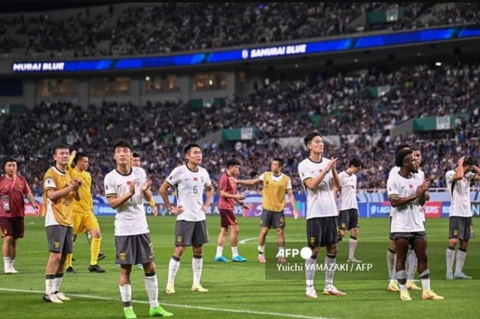 Para pemain timnas China meminta maaf kepada suporter usai dihancurkan timnas Jepang 0-7 pada laga Kualifikasi Piala Dunia 2026 (5/9/2024).