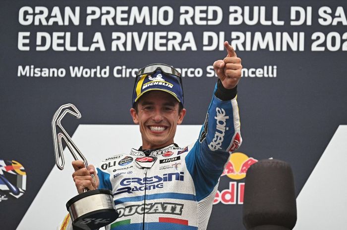 Pembalap Gresini, Marc Marquez, merayakan podium pertama MotoGP San Marino 2024 di Sirkuit Misano, Minggu (8/9/2024).