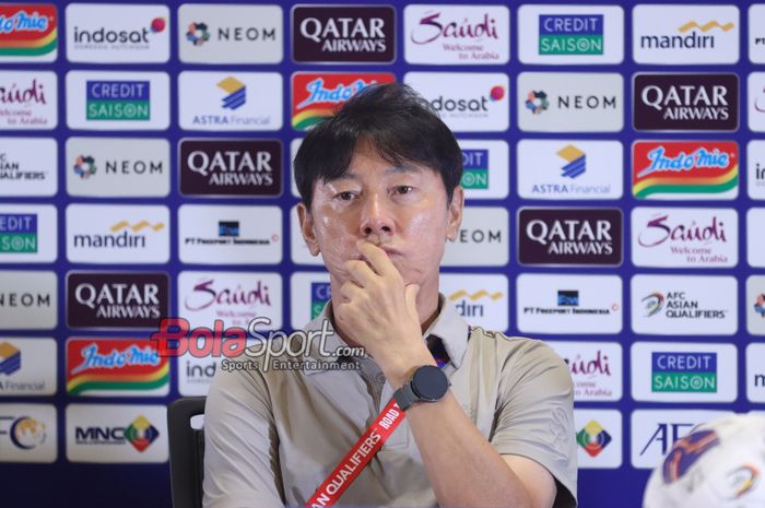 Pelatih Timnas Indonesia, Shin Tae-yong, saat menghadiri sesi jumpa pers di Media Center Stadion Utama Gelora Bung Karno, Senayan, Jakarta, Selasa (10/9/2024).