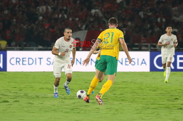 Ragnar Oratmangoen (kiri) sukses cetak gol ke gawang Bahrain.