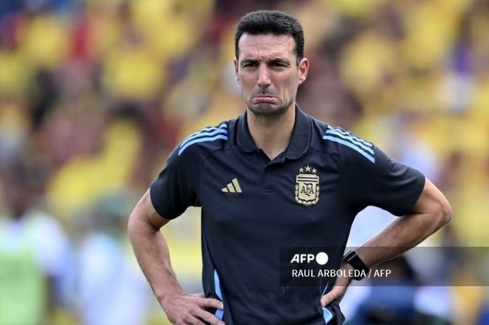 Pelatih Timnas Argentina, Lionel Scaloni, kecewa akan keputusan VAR kontroversial wasit saat melawan Timnas Kolombia pada Kualifikasi Piala Dunia 2026 zona CONMEBOL.