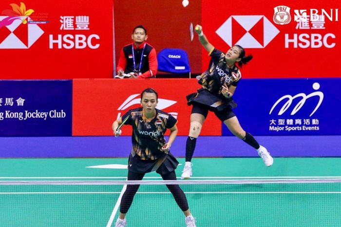 Ganda putri Indonesia, Febriana Dwipuji Kusuma/Amalia Cahaya Pratiwi, saat tampil pada babak 16 besar Hong Kong Open 2024 di Hong Kong Coliseum, Kowloon, Hong Kong, 12 September 2024.