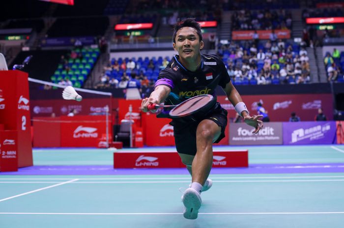 Tunggal putra Indonesia, Jonatan Christie, saat tampil pada babak kedua Hong Kong Open 2024 di Hong Kong Coliseum, Kowloon, Hong Kong, 12 September 2024. 