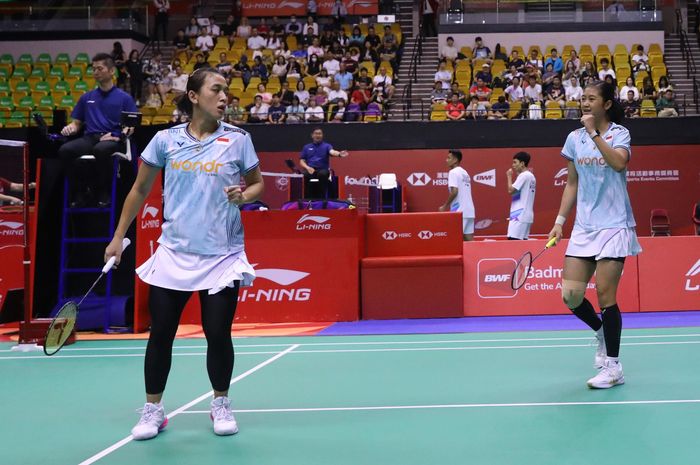 Ganda putri Indonesia, Febriana Dwipuji Kusuma/Amalia Cahaya Pratiwi, saat tampil pada perempat final Hong Kong Open 2024 di Hong Kong Coliseum, Kowloon, Hong Kong, 13 September 2024.