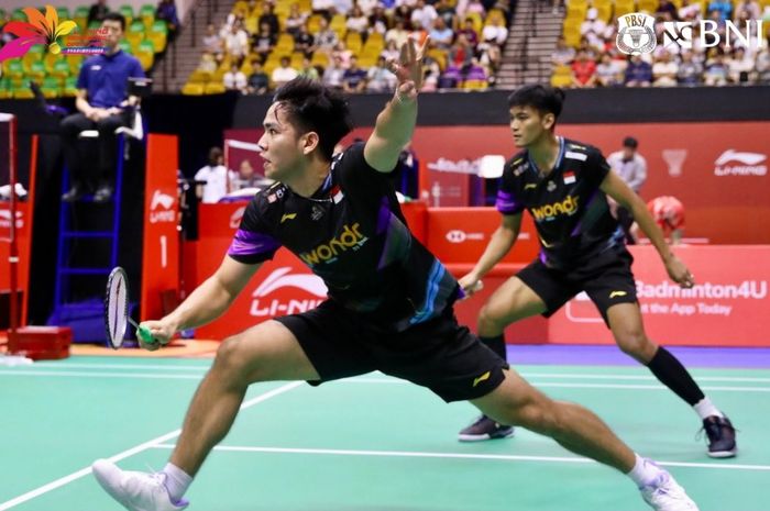 Ganda putra Indonesia, Daniel Marthin dan Muhammad Shohibul Fikri, saat tampil pada perempat final Hong Kong Open 2024 di Hong Kong Coliseum, Kowloon, Hong Kong, 13 September 2024.