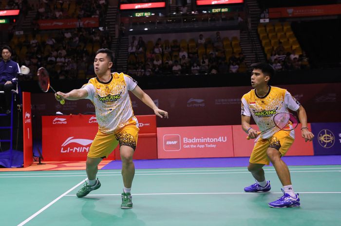 Pasangan ganda putra Indonesia, Sabar Karyaman Gutama/Moh Reza Pahlevi Isfahani saat berlaga di babak semifinal Hong Kong Open 2024 di Hong Kong Coliseum, Kowloon, Hong Kong, Sabtu (14/9/2024)