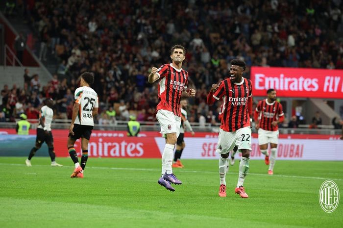 Christian Pulisic merayakan gol untuk AC Milan ke gawang Venezia pada giornata 4 Liga Italia 2024-2025 di Stadion San Siro, Sabtu (14/9/2024).