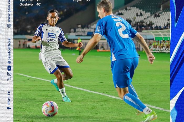 Suasana pertandingan antara Persib Bandung vs PSIS pada laga pekan kelima Liga 1 2024-2025 di Stadion Si Jalak Harupat, Bandung, Minggu (15/9/2024).