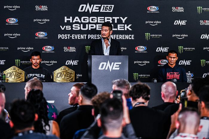 Bos ONE Championship, Chatri Sityodtong, berbicara dalam acara konferensi pers ONE 168: Denver.