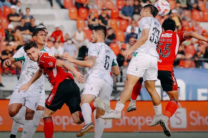 Suasana pertandingan Bali United Vs PSS Sleman dalam laga pekan kelima Liga 1 2024/2025 di Stadion Kapten I Wayan Dipta, Gianyar, Bali, Senin (16/9/2024).