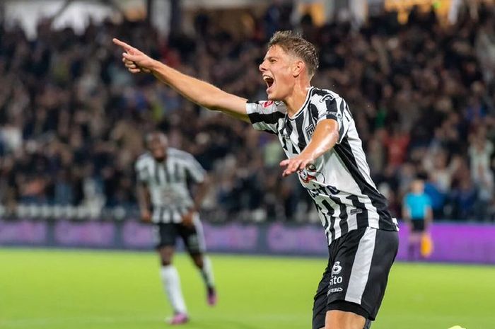 Gelandang Heracles Almelo, Sem Scheperman.