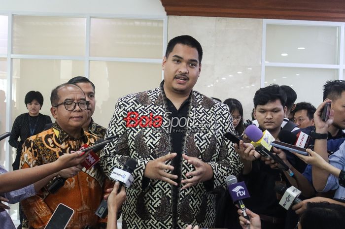 Menteri Pemuda dan Olahraga Republik Indonesia, Dito Ariotedjo, sedang memberikan keterangan kepada awak media di Gedung DPR RI, Senayan, Jakarta, Selasa (17/9/2024).