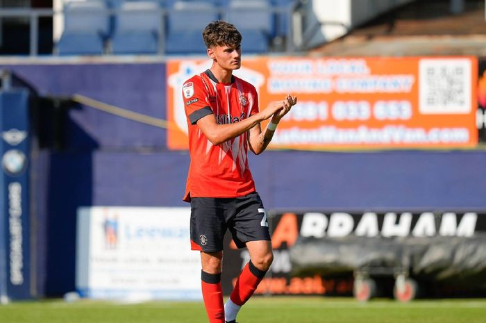 Mantan pemain Luton Town, Elliot Thorpe.